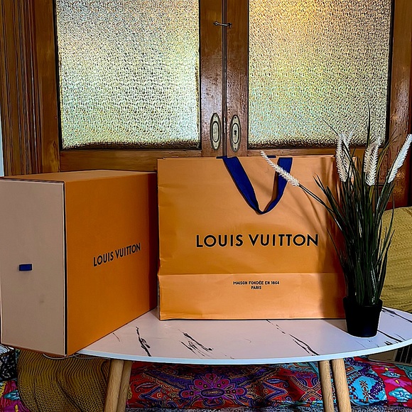 Louis Vuitton Other - Authentic Louis Vuitton bag and box ( big)